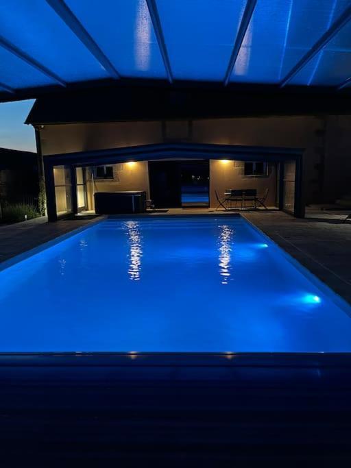 Gite La Bergerie, Piscine Chauffee, Couzon Kültér fotó